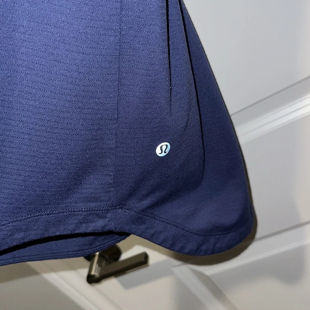 Like New Men’s License To Train Shirt - Picture 4 of 4